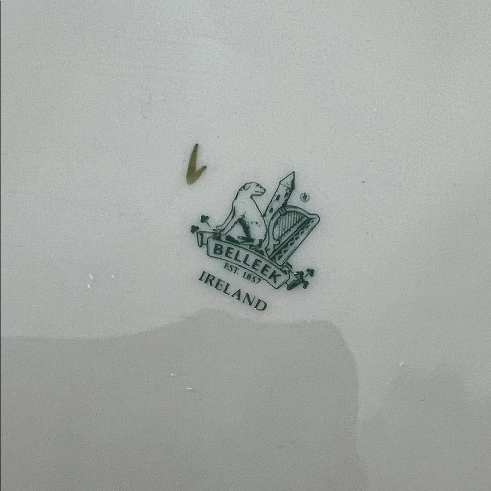 Belleek 2 Qt Round Covered Casserole Shamrock -  Ireland - Picture 7 of 7